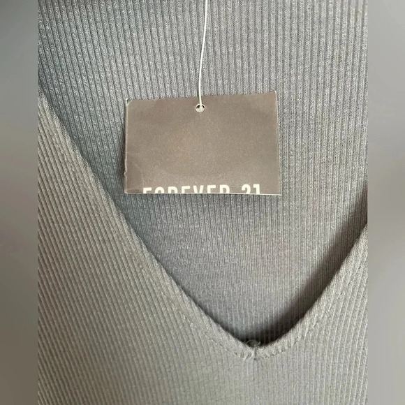 Forever 21 Ribbed V-Neck Cut-Out
Lightweight Sweater Dress Women’s size Small - Picture 6 of 11